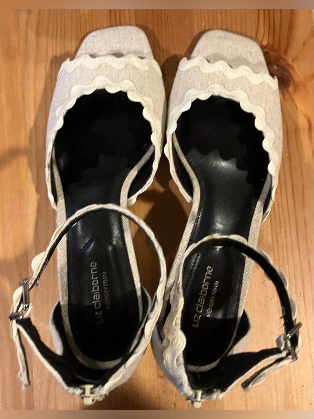 Worn once Liz Claiborne Liz Claiborne Babbler Sand Wedge Sandals size 9M